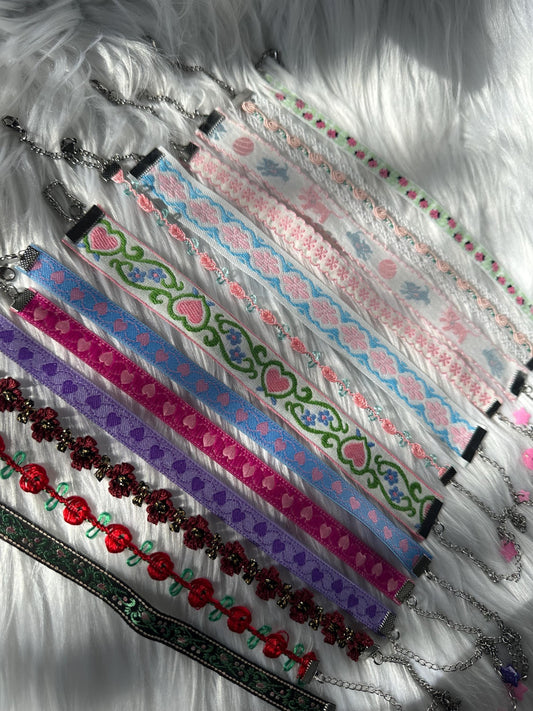 Blue and pink kittens Ribbon Choker